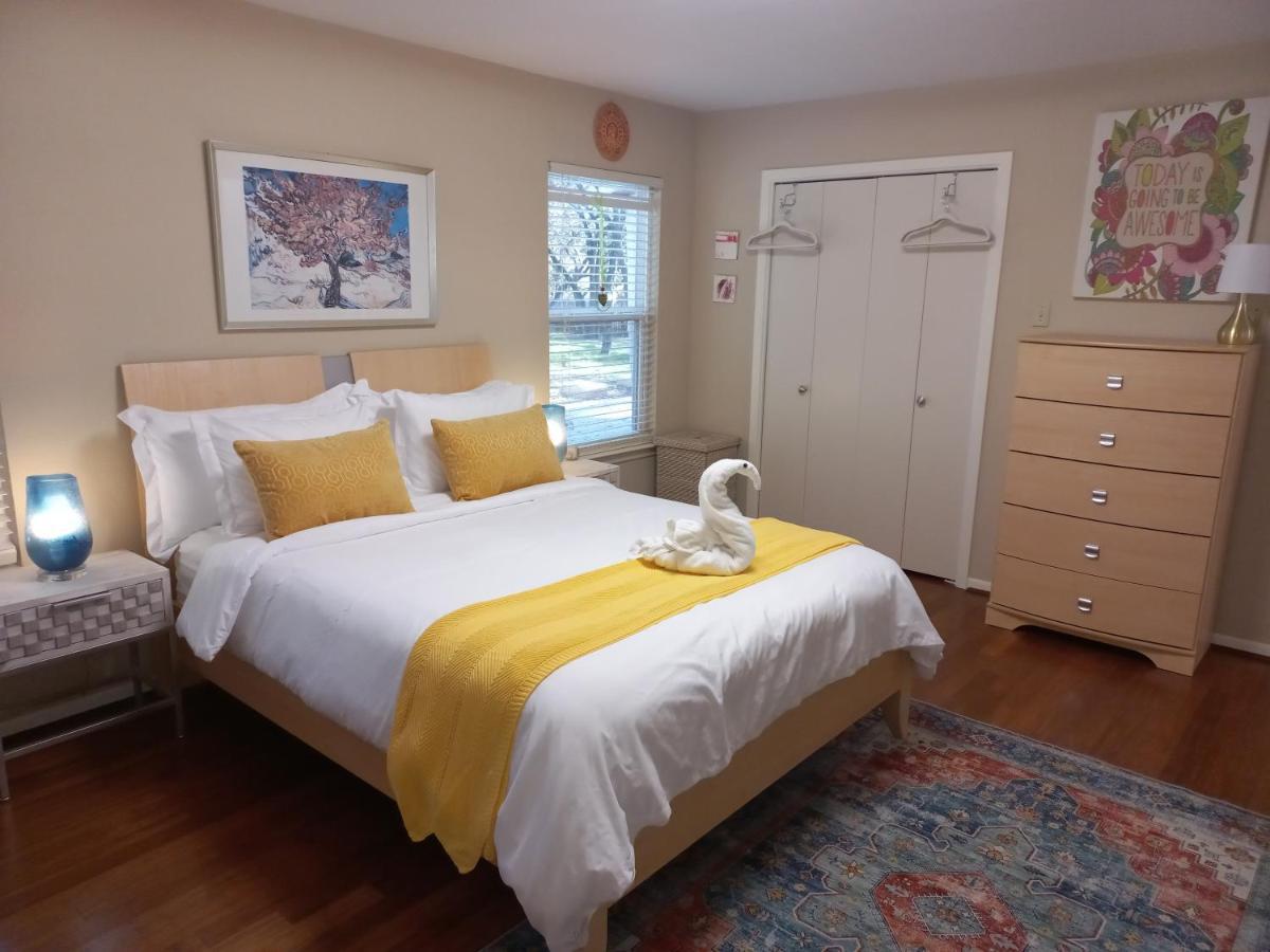 סן מרקוס Master Bedroom With King Bed-Free-Wifi-Snack-Parkg In Relaxing Oasis מראה חיצוני תמונה